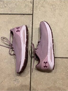 Under Armour HOVR Sonic 4 Running/walking Shoes women’s Size [8] EUC